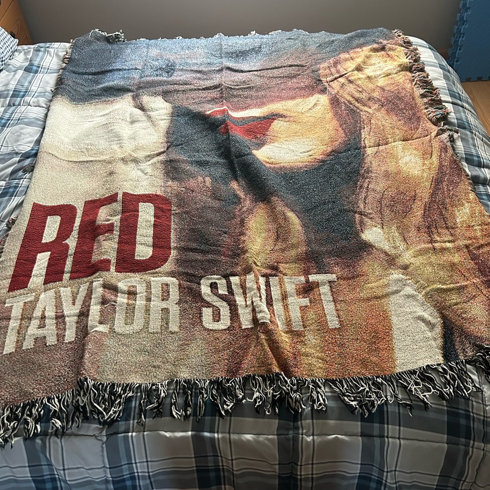 Taylor swift red blanket like new
